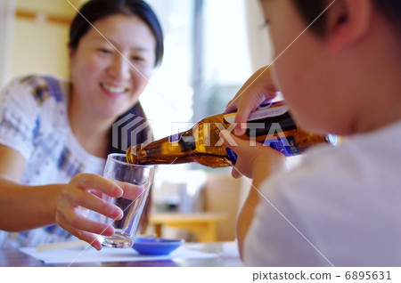 啤酒澆築場景 6895631