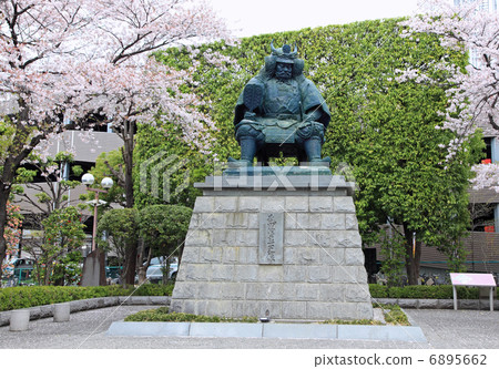 武田信玄和櫻花的雕像 武田信玄和櫻花的雕像 6895662