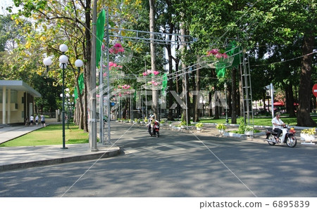 Vietnamese country flower Luyuan street decorated with flower lotus (Ho Chi Minh) Vietnamese country flower Luyuan street decorated with flower lotus (Ho Chi Minh) 6895839