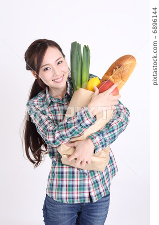 Shopping for groceries Shopping for groceries 6896144