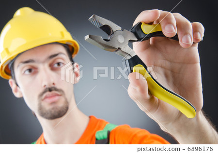 Man with tongs in studio 6896176