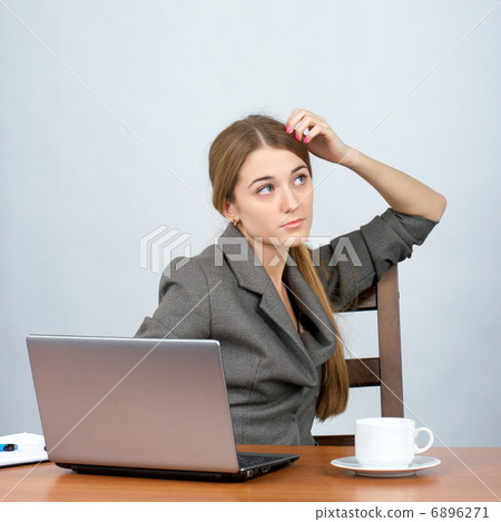 Relaxing businesswoman 6896271