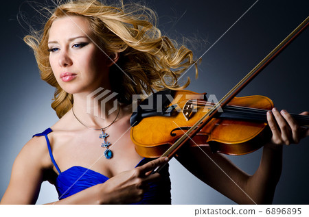 Woman with violin in studio 6896895