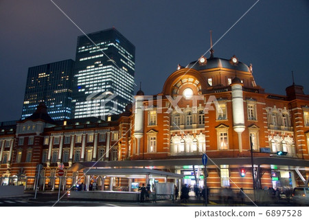 Tokyo Station Lighting Up 6897528