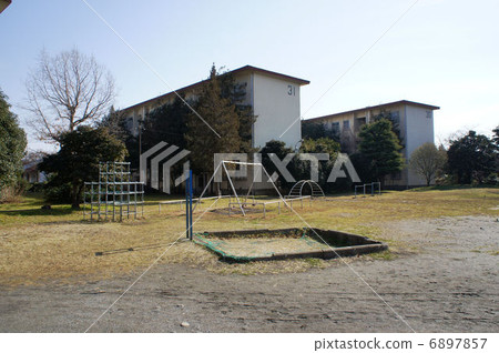 公寓大樓 6897857