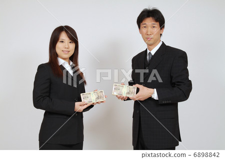 Suits men and women, holding a bundle 6898842