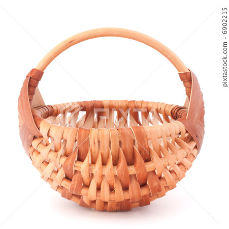 Empty wicker basket 6902215