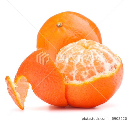 Peeled tangerine or mandarin fruit 6902220