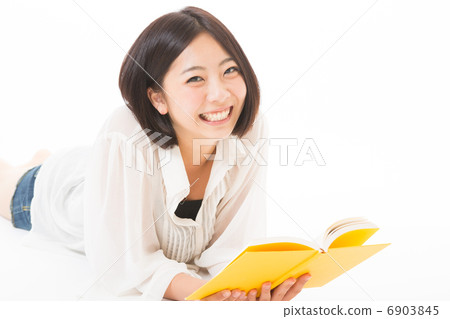 讀一本書的女人 讀一本書的女人 6903845