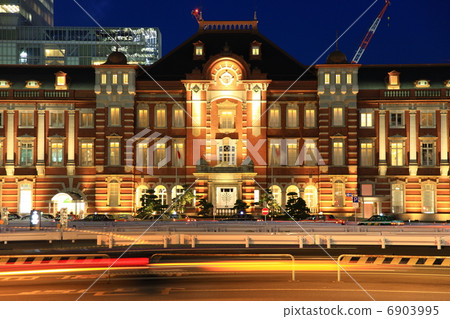 Tokyo station at dusk 6903995