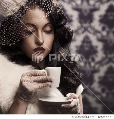 Young beautiful retro lady drinking coffee Young beautiful retro lady drinking coffee 6904655