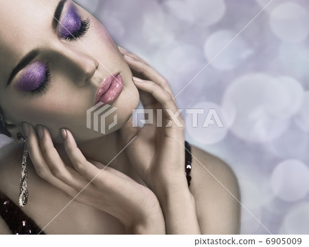 Beautiful Woman with Bright Makeup Beautiful Woman with Bright Makeup 6905009