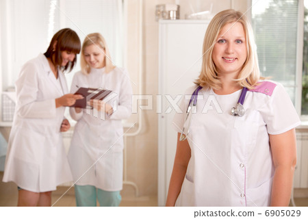 Young doctors team in hospital Young doctors team in hospital 6905029