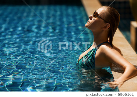Portrait of young attractive woman having good time in swimming 6906161