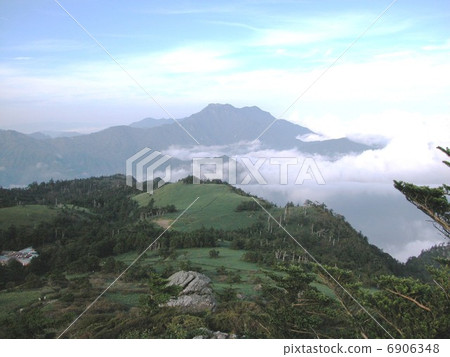 清晨的粗陶器 清晨的粗陶器 6906348