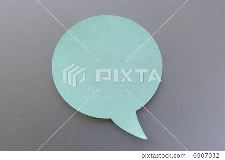 one speech bubbles 6907032