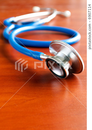 stethoscope 6907114