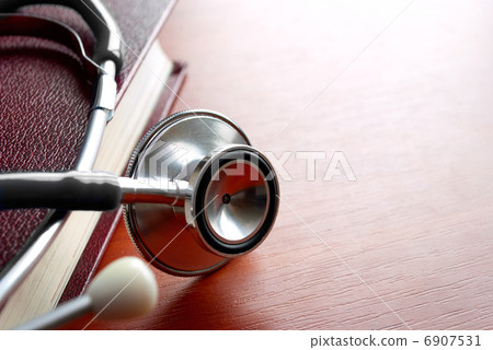 stethoscope 6907531