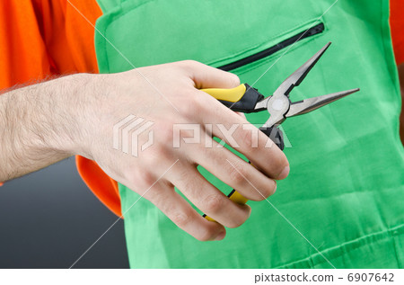 Man with tongs in studio 6907642