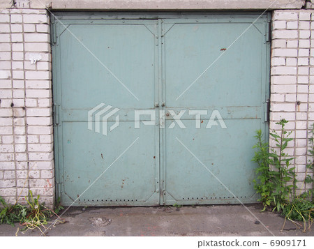 garage doors garage doors 6909171