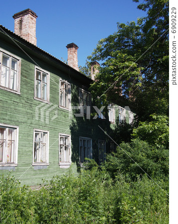 wooden house in the city 6909229