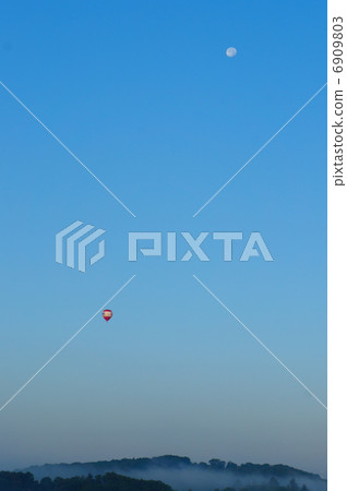 氣球，天空，藍天，天空，山，黎明 6909803