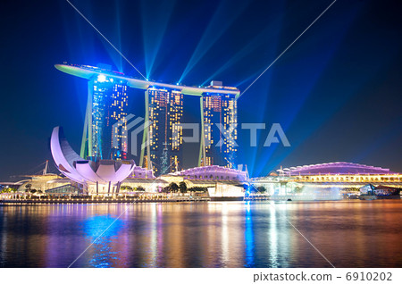Marina Bay Sands at night 6910202