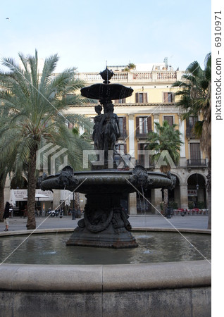 Spain Barcelona Layar Square 6910971