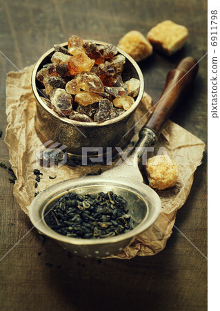 Tea and sugar 6911798