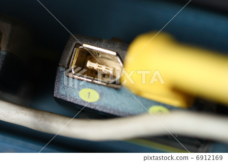 Direct line of network to attached device 6912169