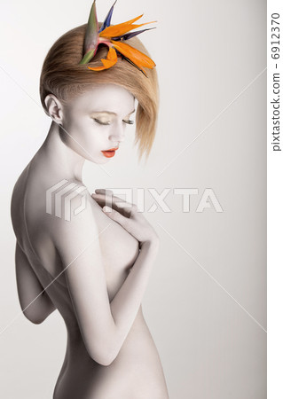 White Bodyart. Stylish Futuristic Woman with Headwear - Yellow Flower. Paint Skin White Bodyart. Stylish Futuristic Woman with Headwear - Yellow Flower. Paint Skin 6912370