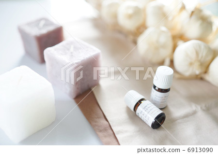 Aroma oil and candle_01 Aroma oil and candle_01 6913090