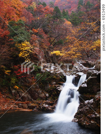 Autumnal three-fold waterfall Autumnal three-fold waterfall 6913499