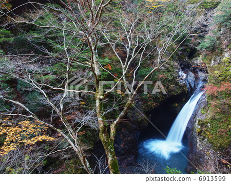 Autumn cauldron waterfall 6913599