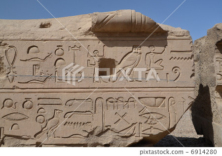 Relief of key Anku and serpent · owl such as key of the life of Komu Ombo temple Relief of key Anku and serpent · owl such as key of the life of Komu Ombo temple 6914280