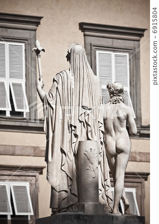 Tuscan historic architecture 6915804