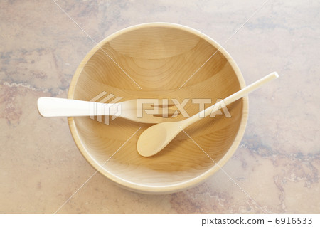 Wooden salad bowl 6916533