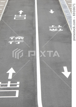 停車道引導道路 停車道引導道路 6916671