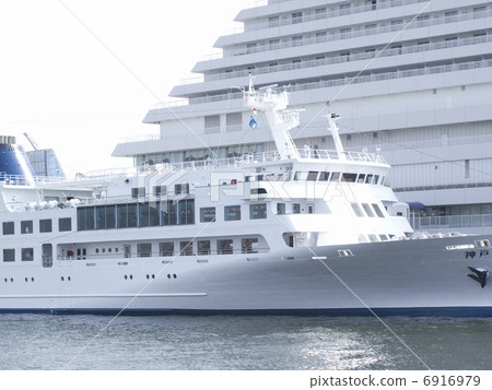 神戶港和神戶東方酒店的夜光神戶2號 6916979