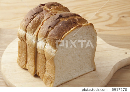 Bread cut with a knife Bread cut with a knife 6917278