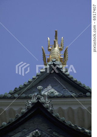 在名古屋城堡的城堡塔和金子的shitihoko 在名古屋城堡的城堡塔和金子的shitihoko 6917407