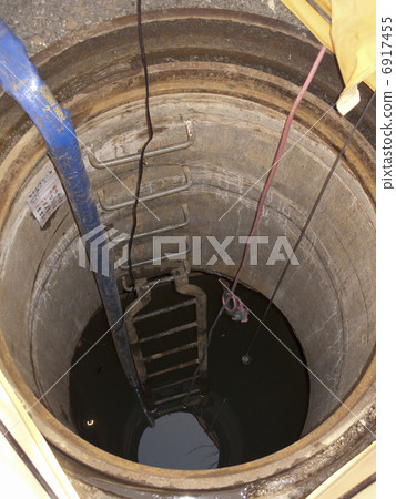 Manhole 6917455