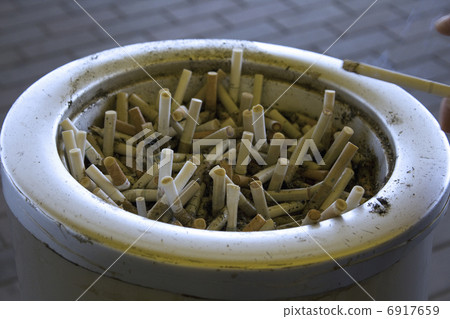 吸煙部分煙頭山 吸煙部分煙頭山 6917659