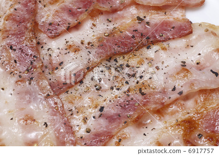 Black Peppered Bacon 6917757