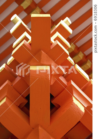 Vermillion of the west gate of Yasaka Shrine 6918306