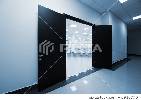 entrance entrance 6918770