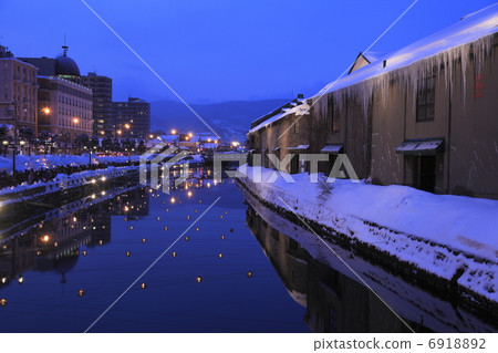 Night view of Otaru Canal 6918892