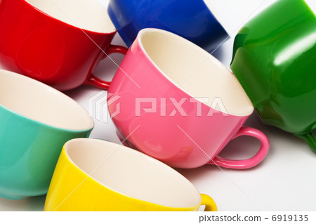 colored cups 6919135