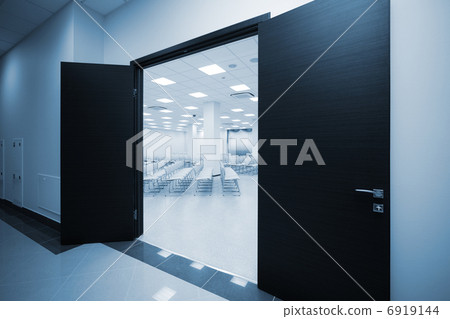 entrance entrance 6919144