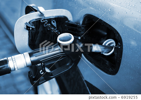 Refuelling of the car 6919255